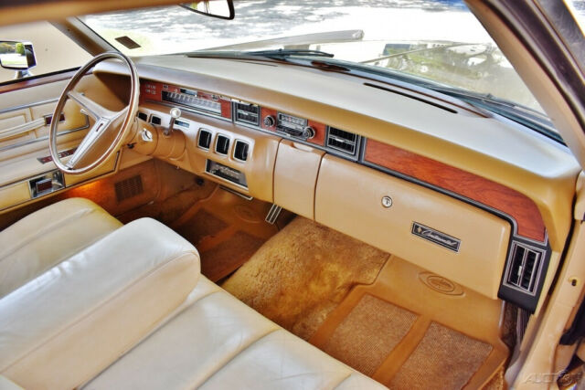 1973 Lincoln Continental Fully loaded rare Town Car - photo 10
