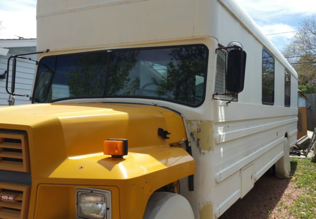 Skoolie,school bus,Tiny home,16 inch roof raise,Dual roof air/heat pumps,Gas,Air 1986 Ford Other na