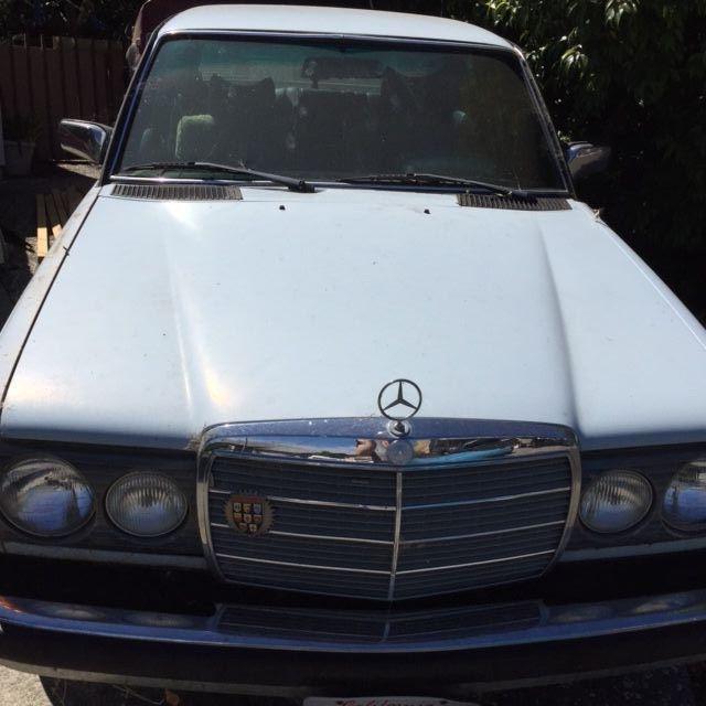 1977 Mercedes-Benz 200-Series - photo 2
