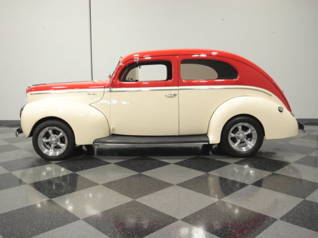 1940 Ford Deluxe Sedan - photo 2