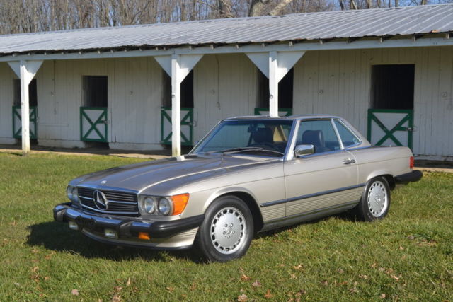 1987 Mercedes-Benz 560SL Base Convertible 2-Door - photo 2
