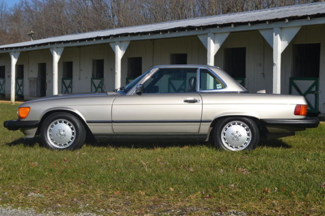 1987 Mercedes-Benz 560SL Base Convertible 2-Door - photo 4