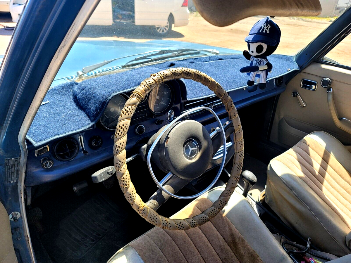 1969 Mercedes-Benz 220d Diesel 115 200 Series - photo 10
