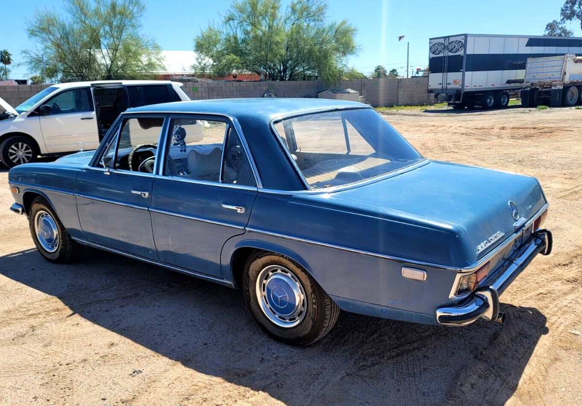 1969 Mercedes-Benz 220d Diesel 115 200 Series - photo 4
