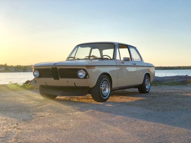 Solid BMW 1600 1969 BMW 2002 1600
