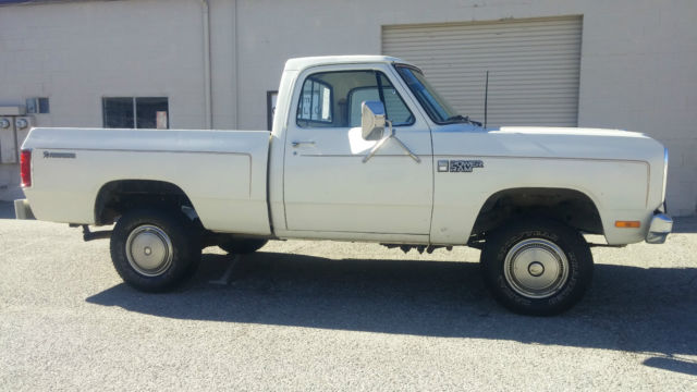 1985 Dodge Power Wagon Prospector 4x4 - photo 5