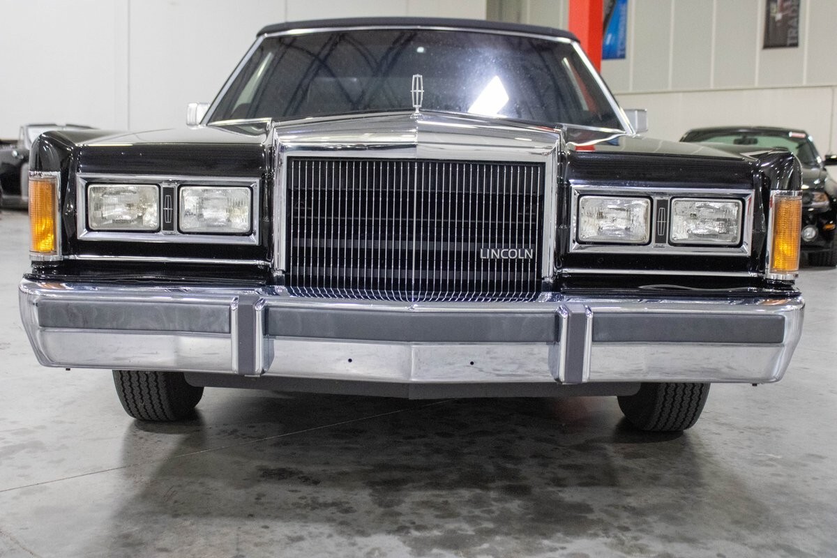 1989 Lincoln Town Car Signature - photo 10