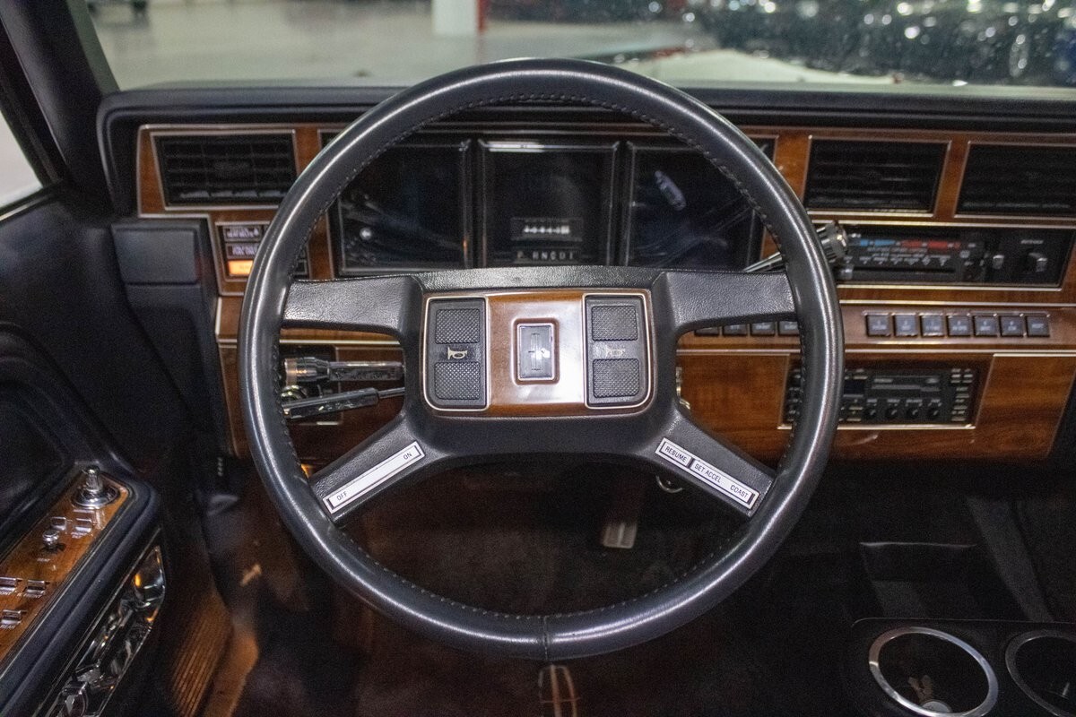 1989 Lincoln Town Car Signature - photo 11