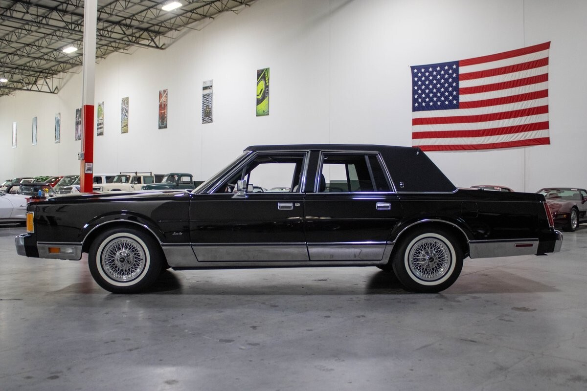 1989 Lincoln Town Car Signature - photo 4