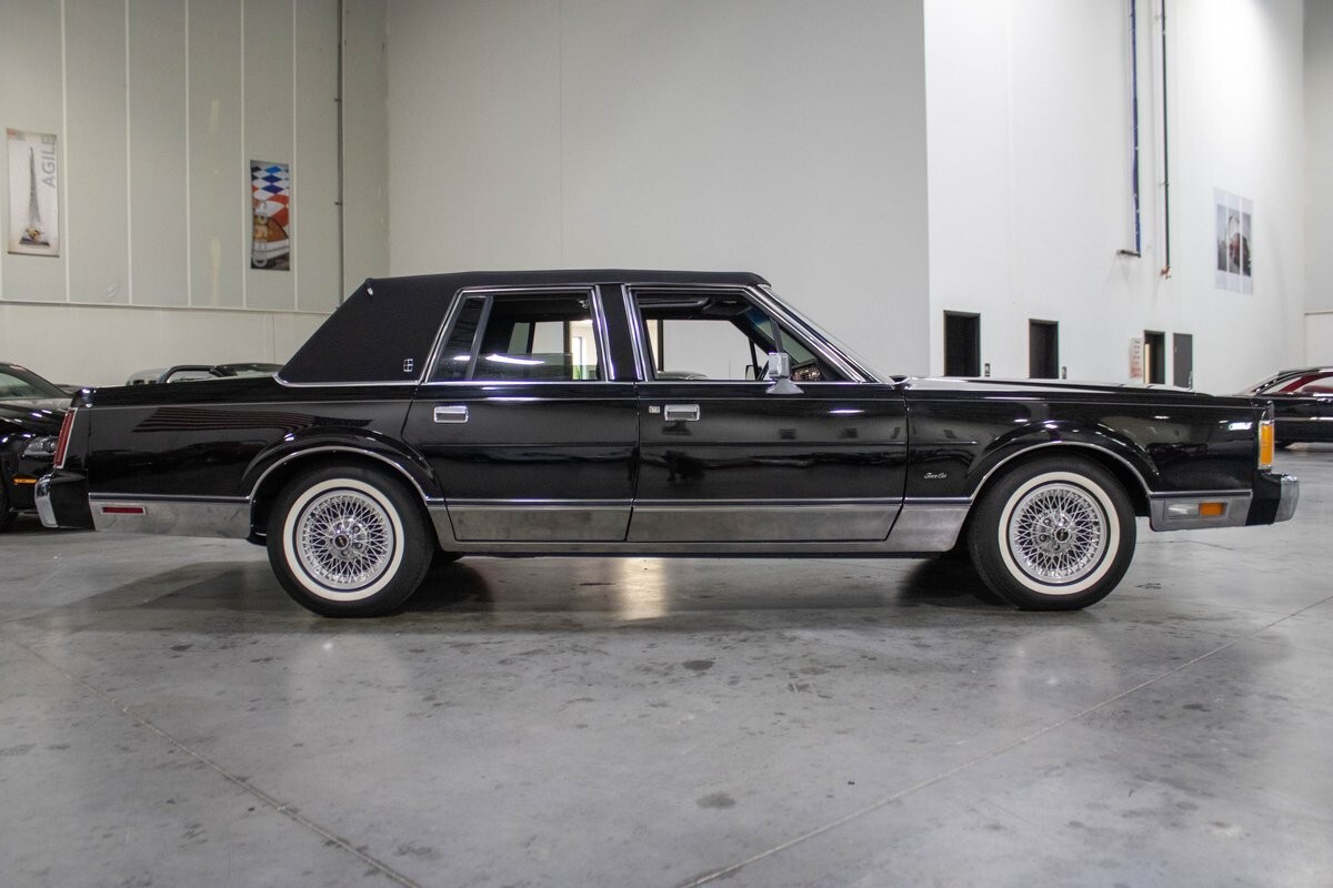 1989 Lincoln Town Car Signature - photo 8