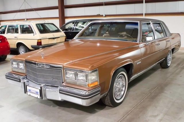 1983 Cadillac Fleetwood Brougham Sedan 4-Door - photo 2