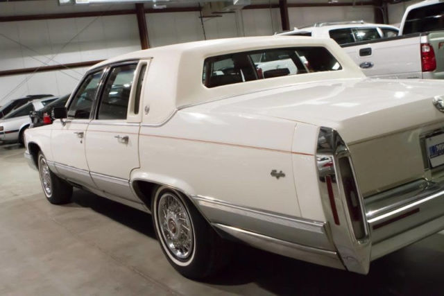 1991 Cadillac Brougham 4dr Sedan - photo 12