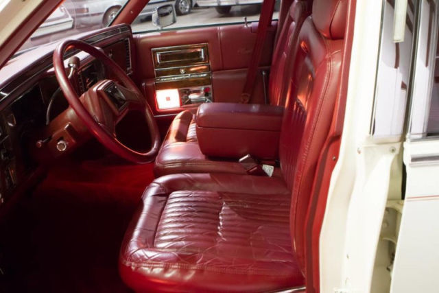1991 Cadillac Brougham 4dr Sedan - photo 9