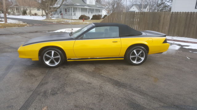 1987 Chevrolet Camaro convertible - photo 2