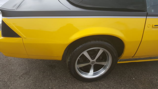 1987 Chevrolet Camaro convertible - photo 9