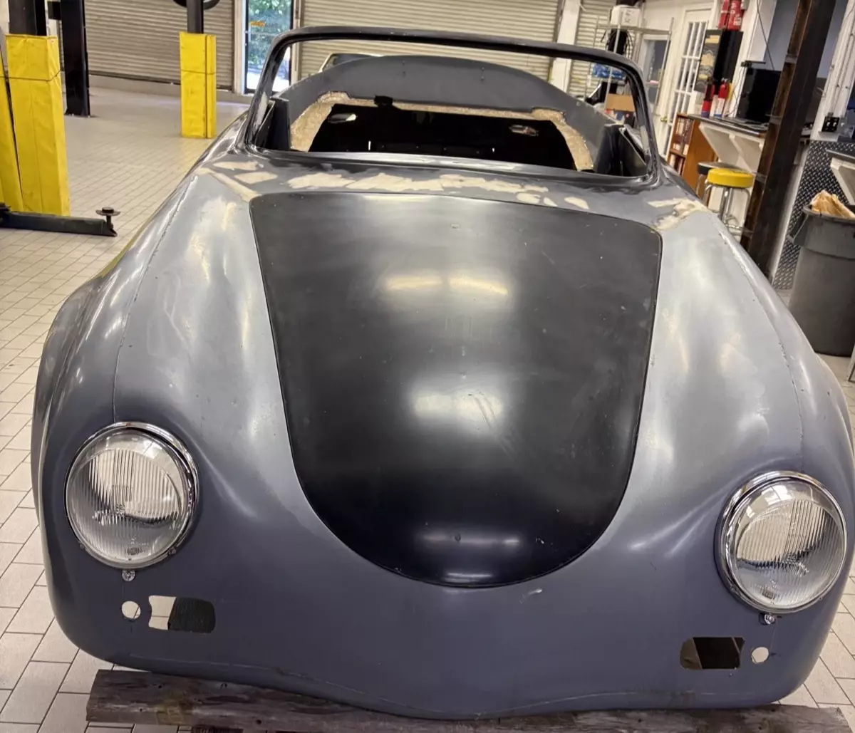 SPECIALTY AUTO-SPORTS PORSCHE LOOK SPEEDSTER REPLICA KIT WITH SUBURU ENGINE 1957 Porsche 356 speedster