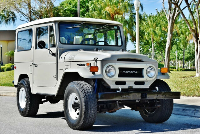 Spectacular restored 1974 Toyota FJ40 Straight 6, 4 Speed Manual, 4X4 must see 1974 Toyota FJ40