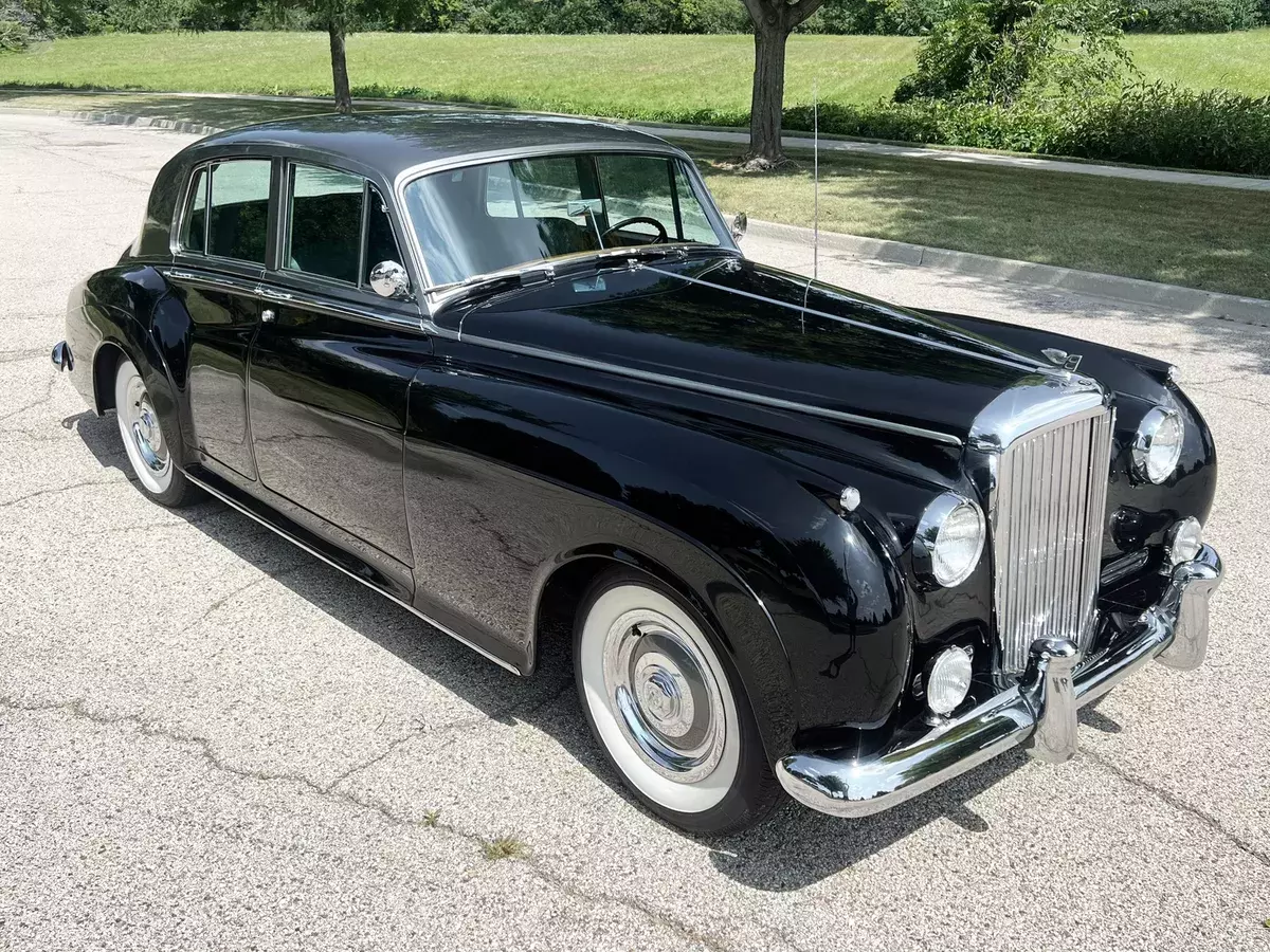 Spectacularly presenting Bentley S saloon from America's best. 1958 Rolls-Royce Silver Cloud saloon