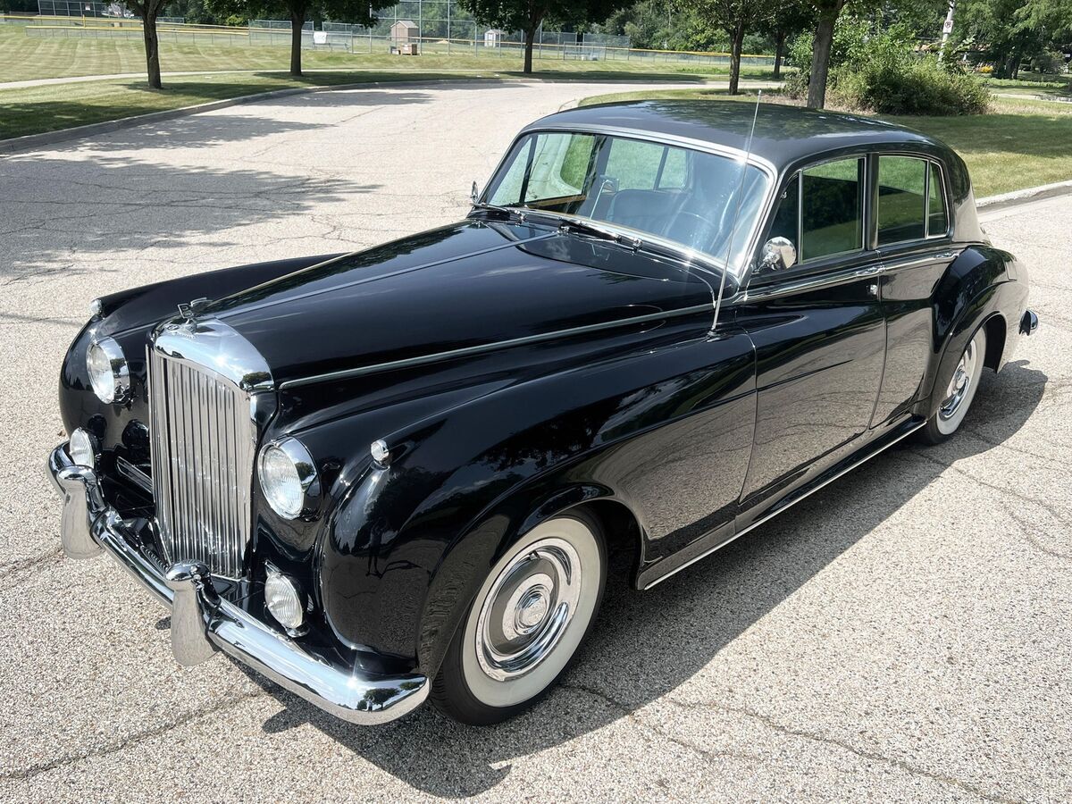 1958 Rolls-Royce Silver Cloud saloon - photo 2