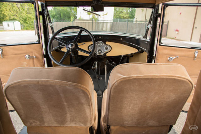 1931 Ford Model A Deluxe 2 Door Sedan - photo 2