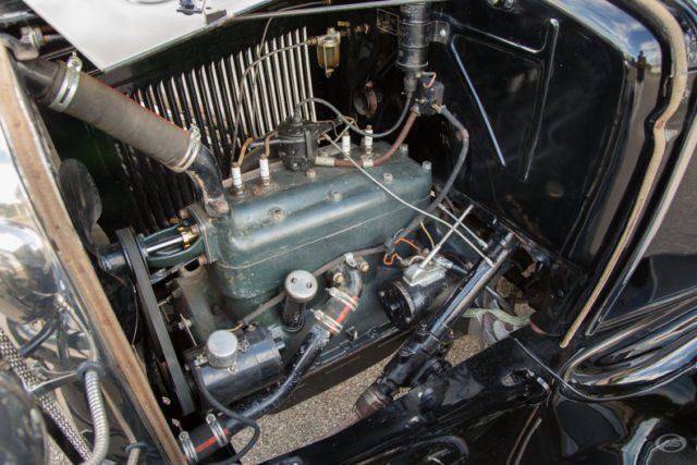 1931 Ford Model A Deluxe 2 Door Sedan - photo 4