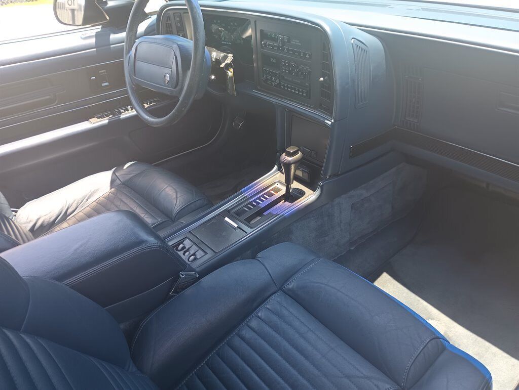 1990 Buick Reatta White 2 door Coupe - photo 5
