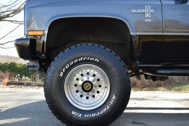 1986 Chevrolet Suburban Silverado - photo 11