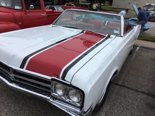 1965 Oldsmobile Starfire - photo 2