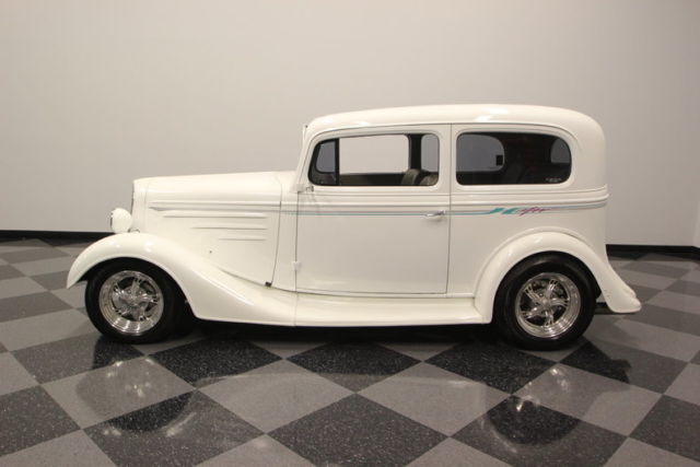 1934 Chevrolet Sedan - photo 2