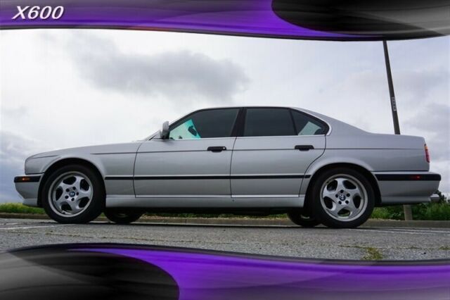 Sterling Silver Metallic BMW M5 with 181,001 Miles available now! 1991 BMW M5 E34