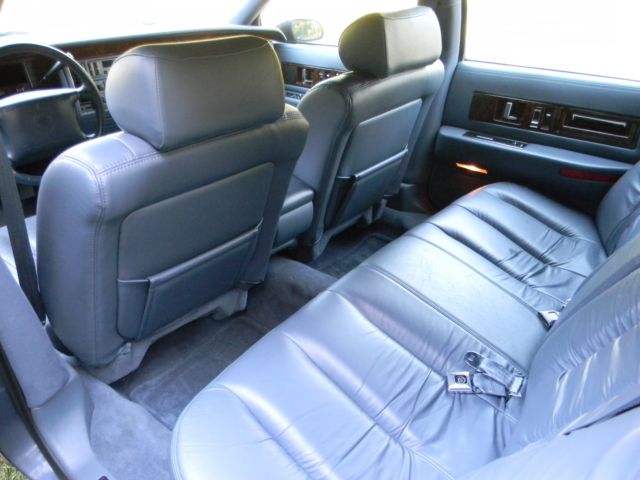 1994 Cadillac Fleetwood - photo 11