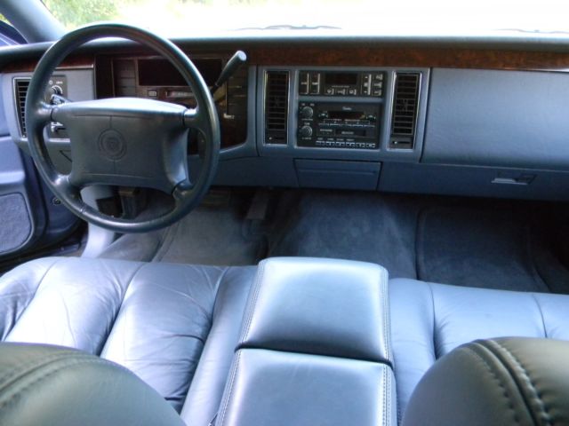 1994 Cadillac Fleetwood - photo 12