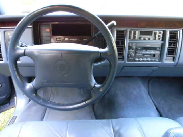 1994 Cadillac Fleetwood - photo 13