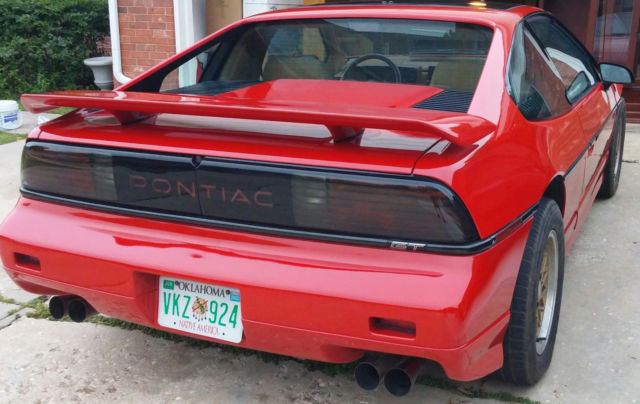 1988 Pontiac Fiero - photo 2