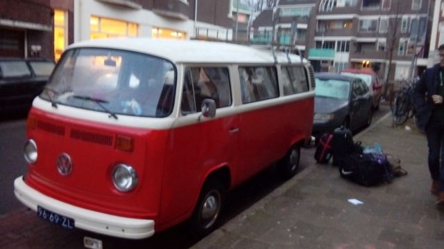 Stolen VW T2b from 1973 Red bottom, white top. 2000 euro reward 1973 Volkswagen Bus/Vanagon