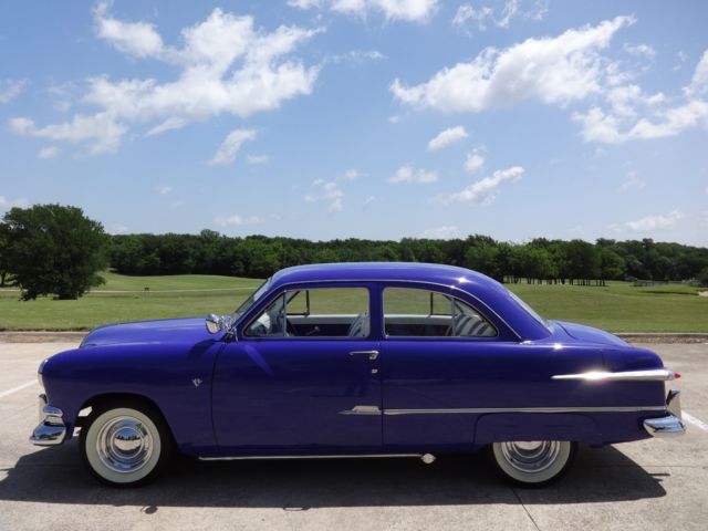 1951 Ford Two-Door Sedan CUSTOM DELUXE TUDOR - photo 2