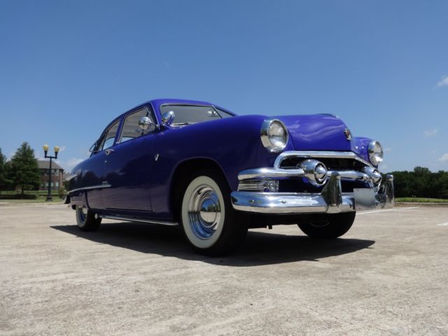 1951 Ford Two-Door Sedan CUSTOM DELUXE TUDOR - photo 4
