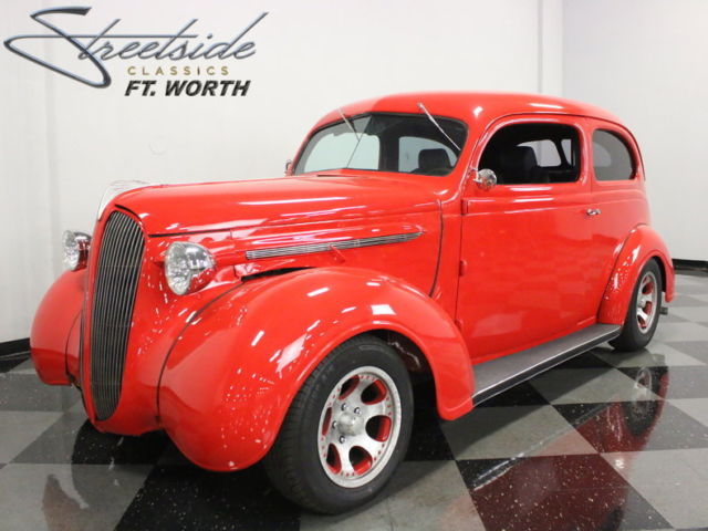 STRONG RUNNING STREET ROD! 350 V8, AUTO, LOTS OF POWER OPTIONS, GREAT INTERIOR! 1939 Plymouth P8