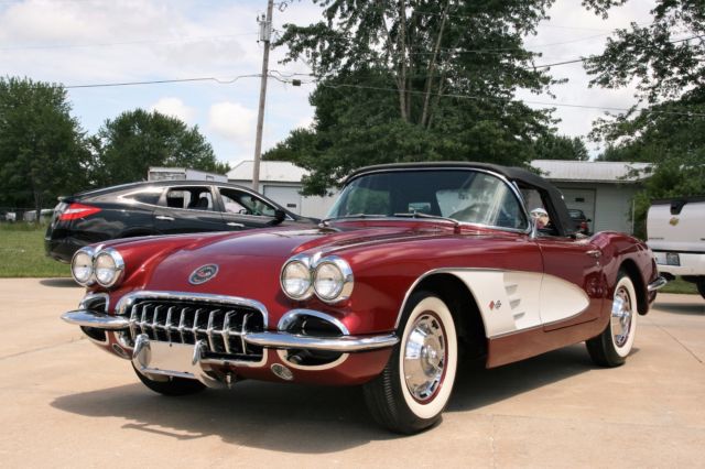 STUNNING 1960 CORVETTE 283/230HP 4 SPEED NICELY RESTORED 1960 Chevrolet Corvette