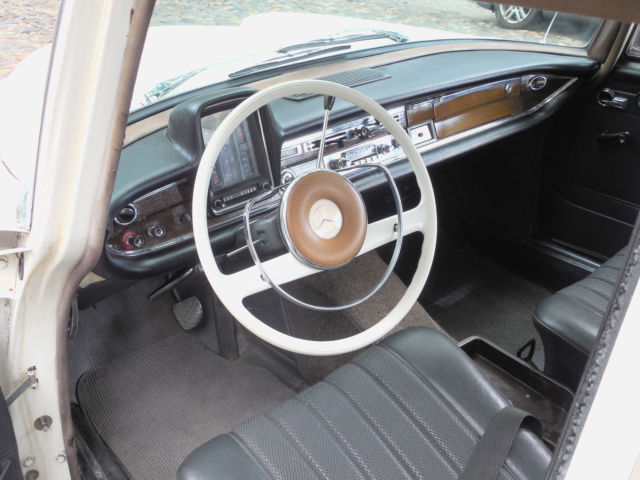 1966 Mercedes-Benz 200-Series - photo 11