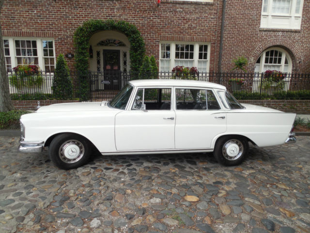 1966 Mercedes-Benz 200-Series - photo 2