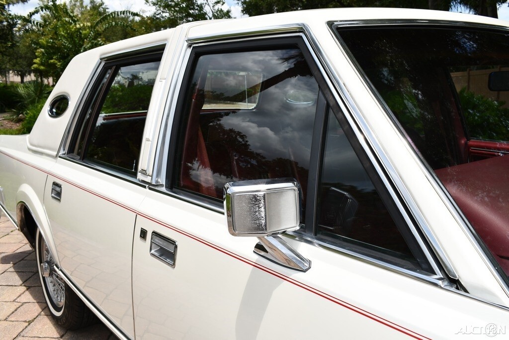 1981 Lincoln Mark Series 5L V8 Automatic Miles Fully Loaded - photo 10