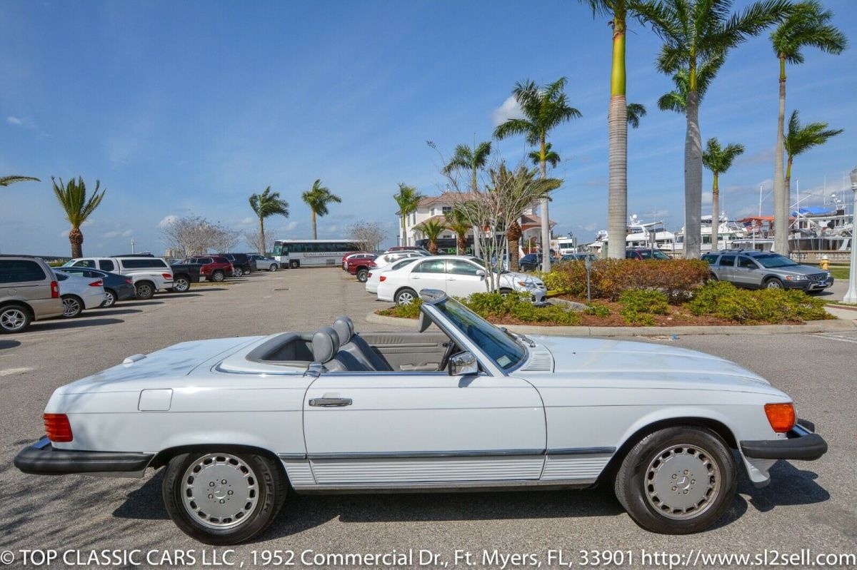 Stunning 1988 Mercedes Benz 560SL with only 74,500 ml 1988 Mercedes-Benz SL-Class 560SL