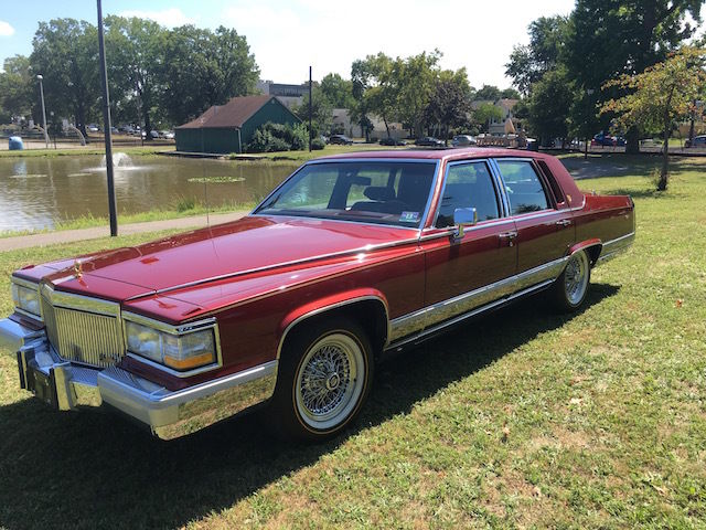 1992 Cadillac Fleetwood 4dr Sedan