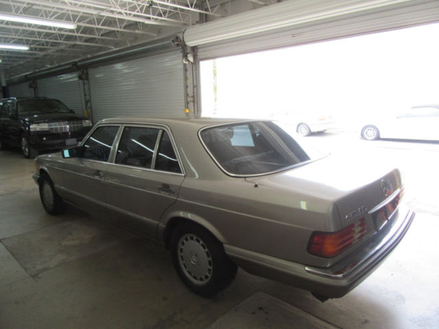 1991 Mercedes-Benz 400-Series Base Sedan 4-Door - photo 6