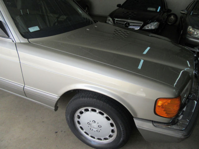 1991 Mercedes-Benz 400-Series Base Sedan 4-Door - photo 9