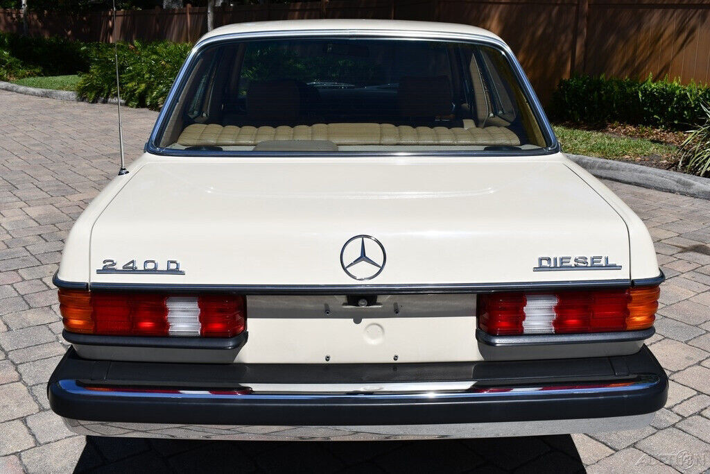 1981 Mercedes-Benz 200-Series All Original all books records Pristine - photo 8