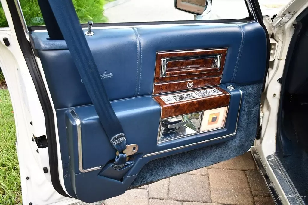 1991 Cadillac Brougham 50288 miles clean car fax Mint!! - photo 12