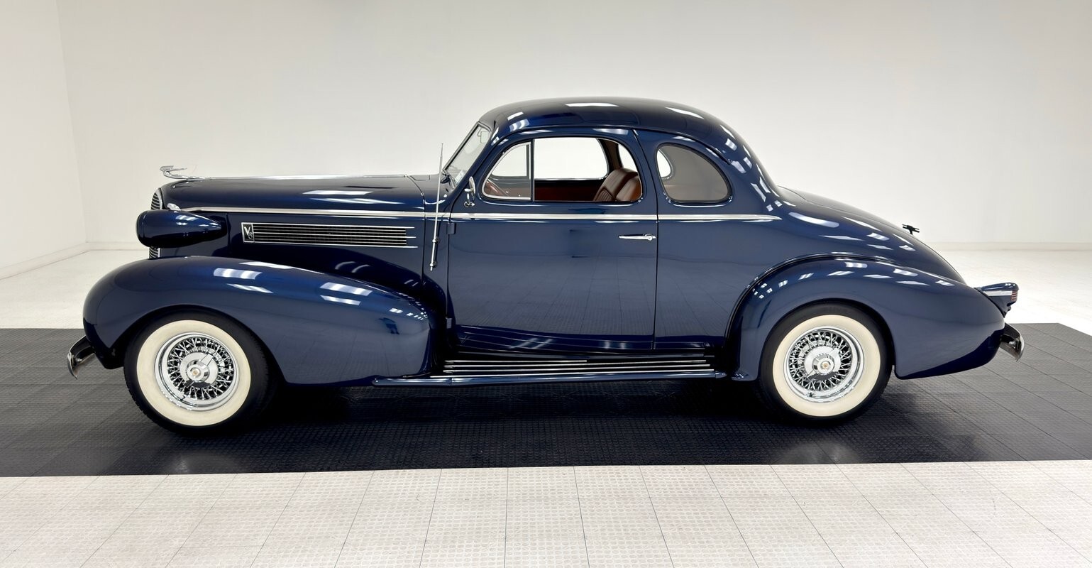 1937 Cadillac Series 60 Sport Coupe - photo 2