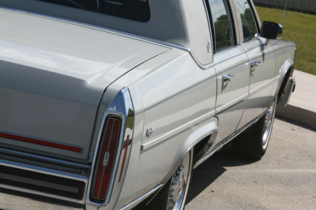 1987 Cadillac Brougham - photo 2